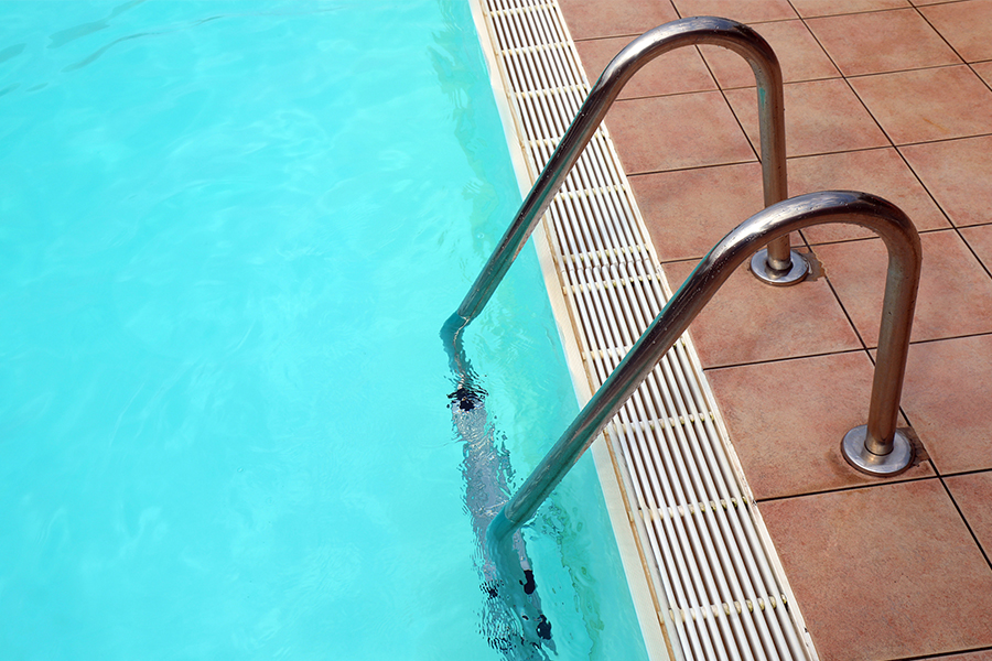 聚焦泳池安全与美观 宇创不锈钢泳池立柱打造全方位防护方案