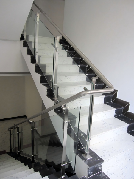 Yuchuang's Maintenance Tips for Handrail Fittings: Five Practical Techniques to Prolong Service Life